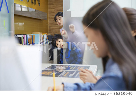 10代 教師 先生 36210040