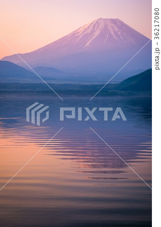 本栖湖（夜明け） 36217080