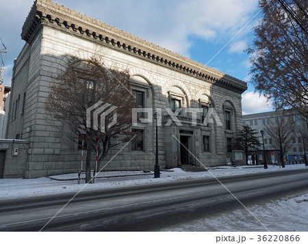 レトロな建物　旧三井銀行小樽支店 36220866
