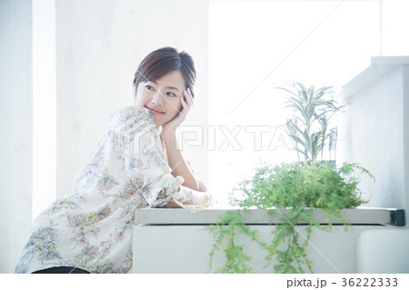 女性 若い女性 若い 笑顔 かわいい ライフスタイル きれい カジュアル 女性 若い女性 若い 笑顔 かわいい ライフスタイル きれい カジュアル 36222333