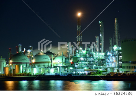 <工場夜景> 四日市 工業地帯 羽津緑地 <工場夜景> 四日市 工業地帯 羽津緑地 36224536