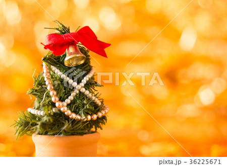 クリスマス クリスマスツリー リボン クリスマスカラー ゴールド クリスマス クリスマスツリー リボン クリスマスカラー ゴールド 36225671