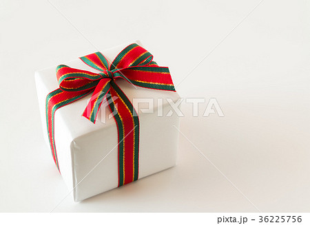 クリスマスプレゼント プレゼント 贈り物 ギフト ギフトボックスの写真素材