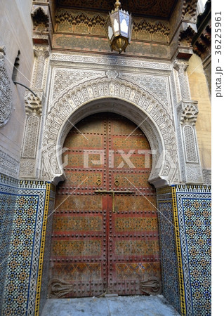 モロッコ　フェズ　メディナの中の美しい門 36225961