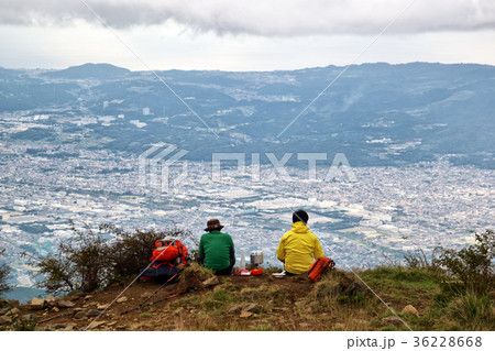 下界を眺める人 下界を眺める人 36228668