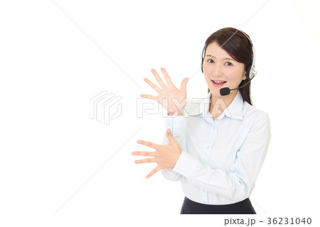 笑顔のオペレーター 36231040