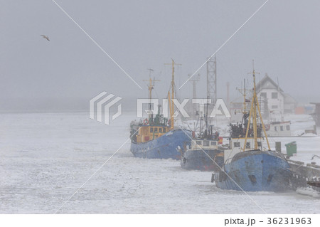 Ships fishermen in winter 36231963