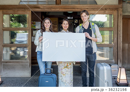 インバウンドツーリスト 女将 旅館 宿泊 インバウンドツーリスト 女将 旅館 宿泊 36232198