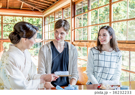 インバウンドツーリスト　女将　旅館　宿泊　案内 36232233