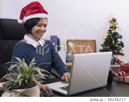 Business women sitting work so happy. Business women sitting work so happy. 36236717