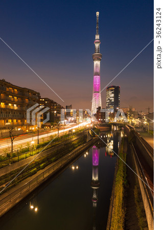 Tokyo Skytree at night time with Tokyo cityscape. 36243124