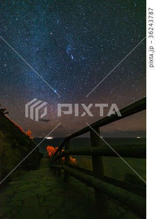 星空の海へ向かう道 36243787