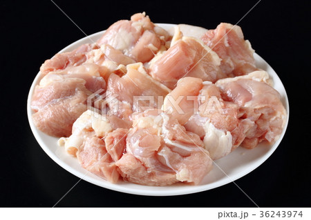 鶏モモ肉のカット 36243974