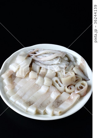 スルメイカの下拵え 36244139