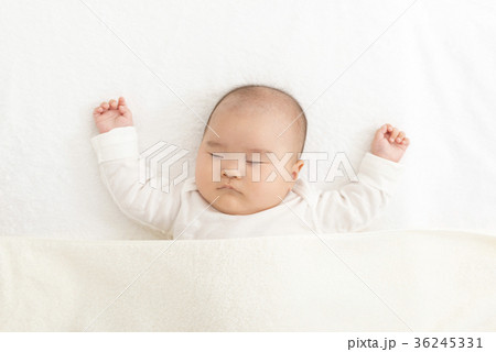 眠っている赤ちゃん 36245331