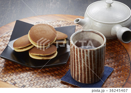 ほうじ茶とどら焼き 36245407