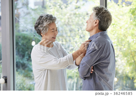 高齢者 老人 ボタン 36246585