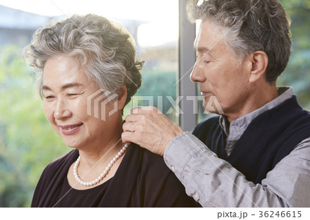 高齢者 老人 ネックレス 36246615