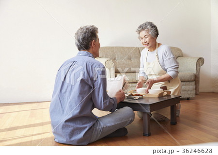 高齢者 老人 見開き 36246628