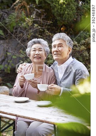 高齢者 老人 夫婦の写真素材