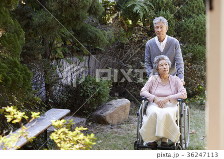 高齢者 老人 夫婦 36247113