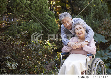 高齢者 老人 夫婦 36247117
