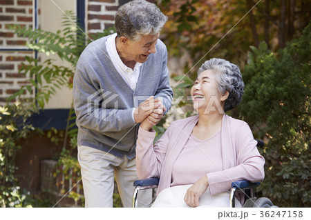 高齢者 老人 夫婦 36247158