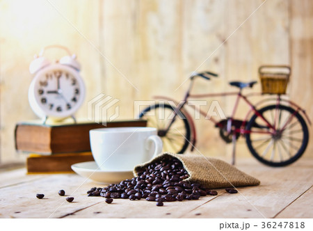Roasted coffee beans in a small canvas bag 36247818