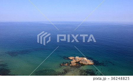 福岡県糸島市志摩桜井 夏の二見ヶ浦夫婦岩 福岡県糸島市志摩桜井 夏の二見ヶ浦夫婦岩 36248825