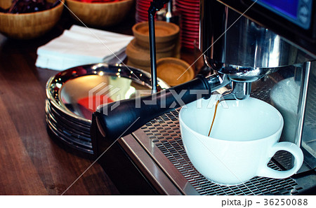 Barista Coffee Brewing 36250088