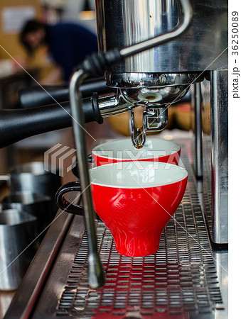 Barista Coffee Brewing 36250089