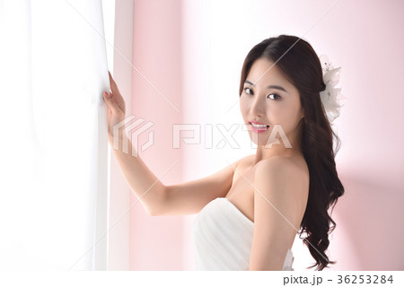 花嫁 ウェディングドレス 女性 36253284