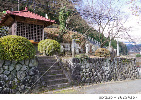 信州の文化財 飯島町田切 関の地蔵堂 俯瞰 伊那街道の関所に建つ 地蔵尊を祀る 信州の文化財 飯島町田切 関の地蔵堂 俯瞰 伊那街道の関所に建つ 地蔵尊を祀る 36254367