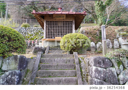 信州の文化財 飯島町田切 関の地蔵堂 伊那街道の関所に建つ 地蔵尊を祀る 信州の文化財 飯島町田切 関の地蔵堂 伊那街道の関所に建つ 地蔵尊を祀る 36254368