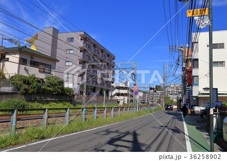 川崎市麻生区百合ヶ丘駅前商店会 踏切付近（新宿方面） 36258902