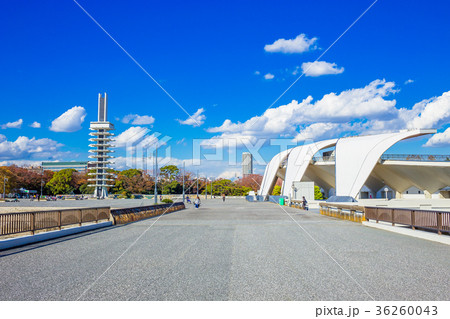 東京 駒沢オリンピック公園 陸上競技場とオリンピック記念塔 東京 駒沢オリンピック公園 陸上競技場とオリンピック記念塔 36260043