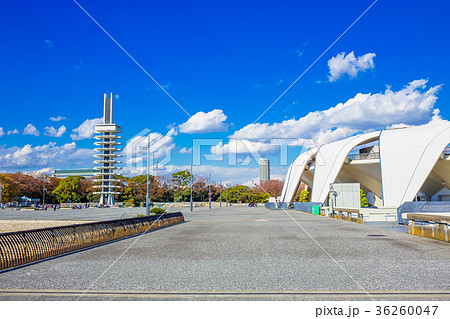 東京 駒沢オリンピック公園 陸上競技場とオリンピック記念塔 東京 駒沢オリンピック公園 陸上競技場とオリンピック記念塔 36260047