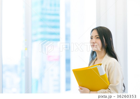 女性会社員　OL　ビジネスイメージ　オフィスレディ 36260353