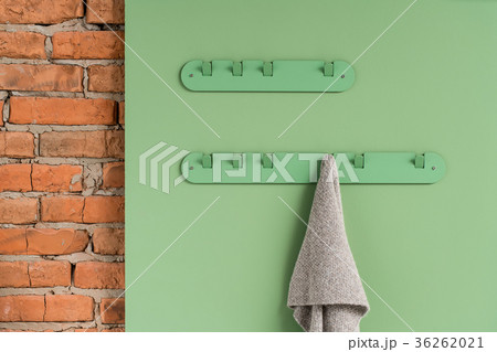Metal green hangers with scarf 36262021