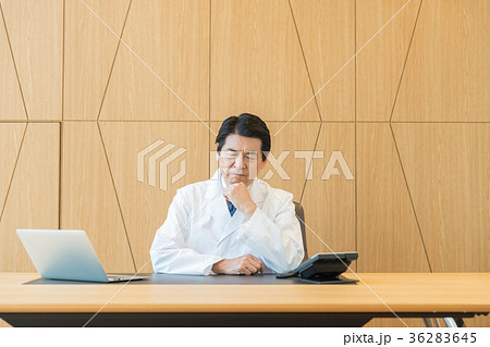 医師 医師 36283645