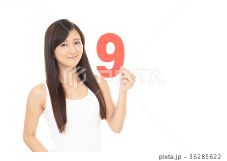 数字を持つ女性 36285622