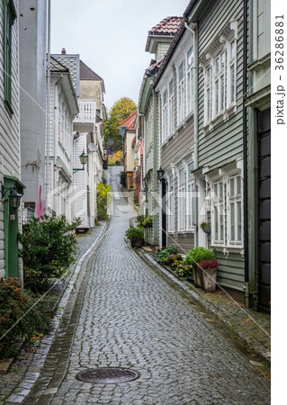 Narrow cobble stoned streets Narrow cobble stoned streets 36286881