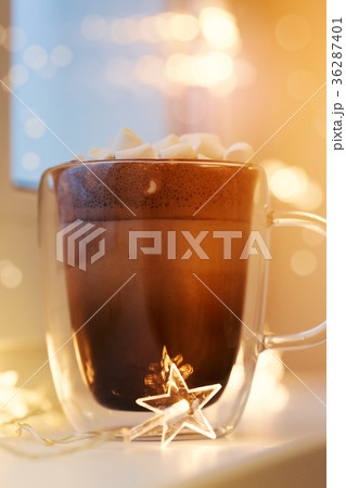 Hot cocoa in mug with mini marshmallows Hot cocoa in mug with mini marshmallows 36287401
