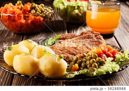 Breaded chop and potatoes 36288988