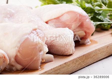 Raw chicken drumsticks - Stock Photo [36289006] - PIXTA
