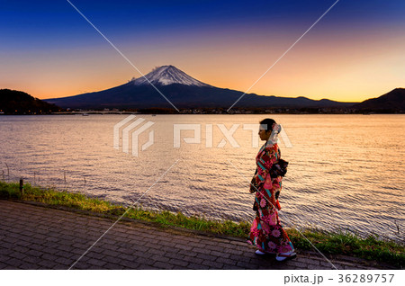 Asian woman wearing japanese traditional kimono Asian woman wearing japanese traditional kimono 36289757