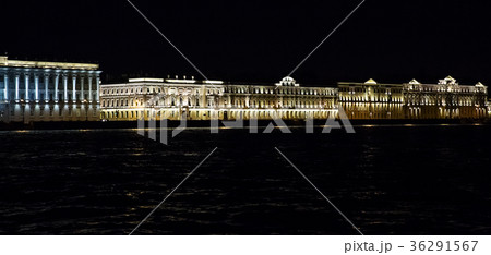 The winter Palace night in Saint Petersburg . The winter Palace night in Saint Petersburg . 36291567