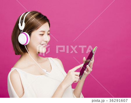 woman listening music with headphones  36291607