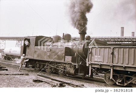 昭和43年　四日市の工場地帯の専用線の蒸気機関車 36291818