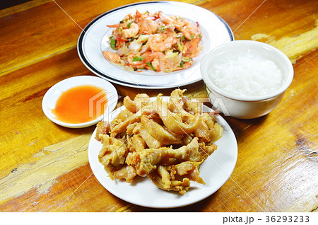 rice porridge with fried chicken and spicy shrimp 36293233